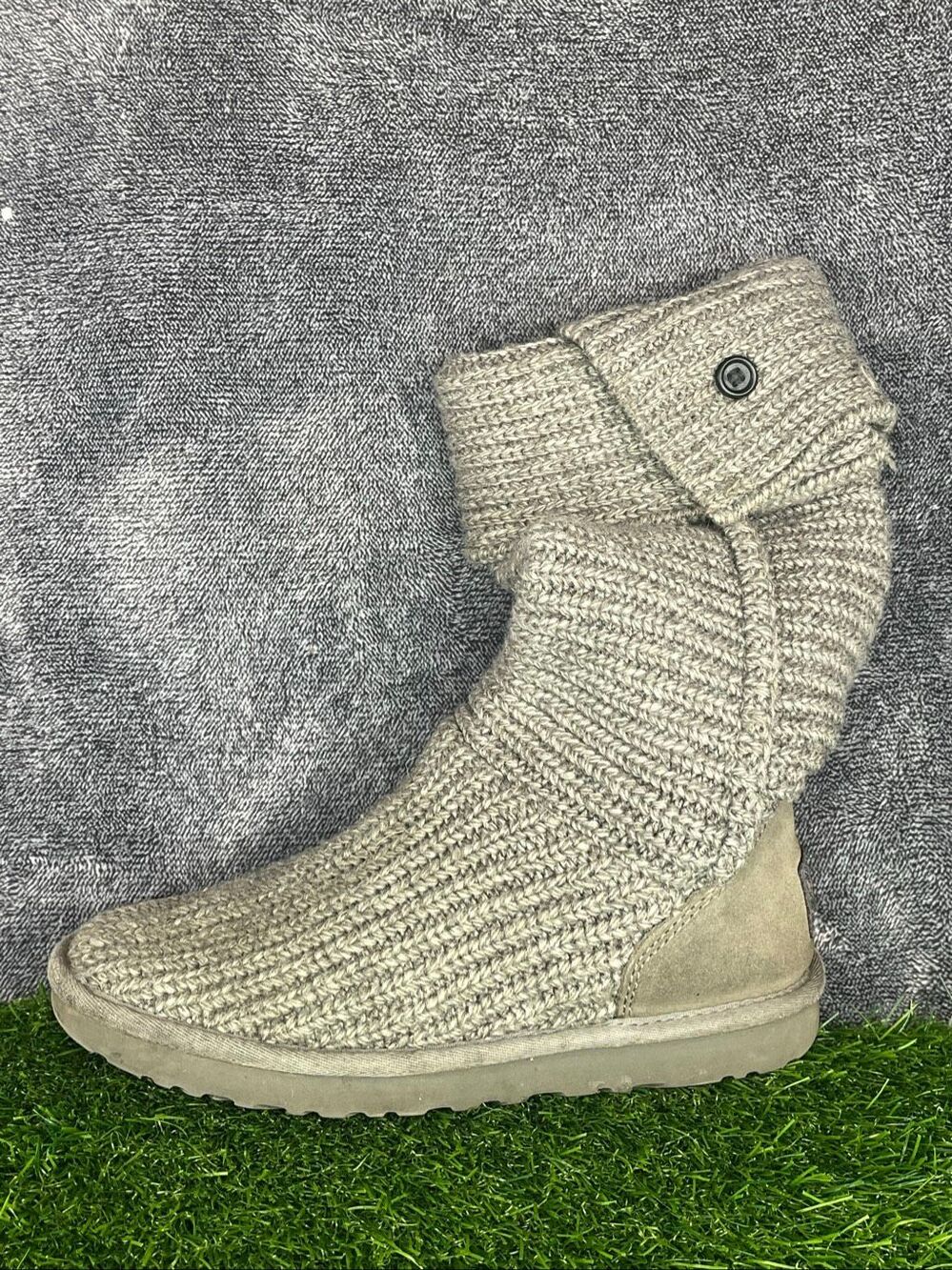 UGG Classic Cardy 5819 Women size 7 Winter Boot Brown Knit Sheepskin Lined Fold